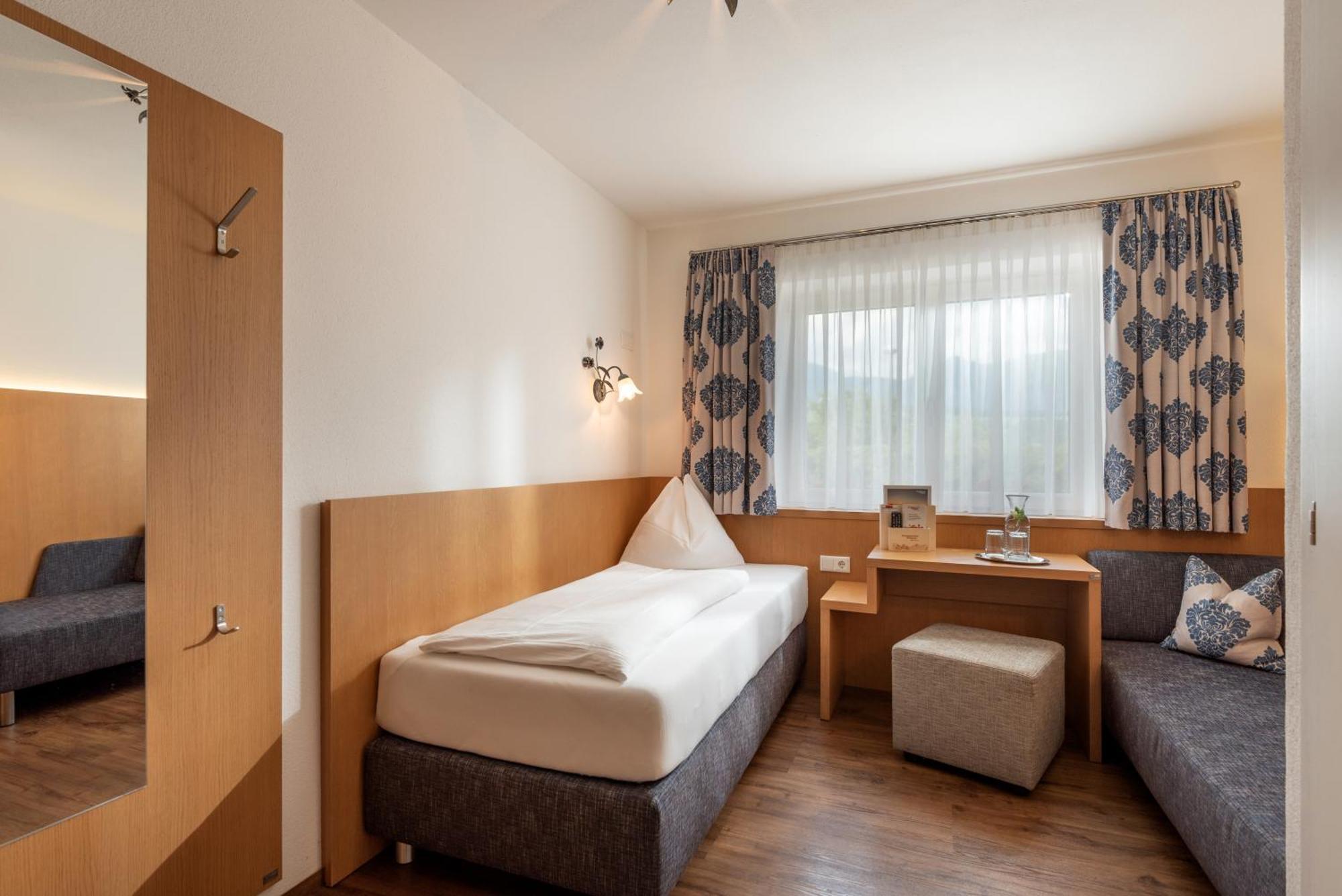 Hotel Tiroler Stuben Worgl Exterior photo